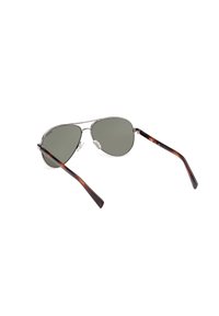 Occhiali da sole in stile aviator con lenti verdi, montatura in metallo argentato e bracci in tartaruga marrone, esposti su uno sfondo bianco.