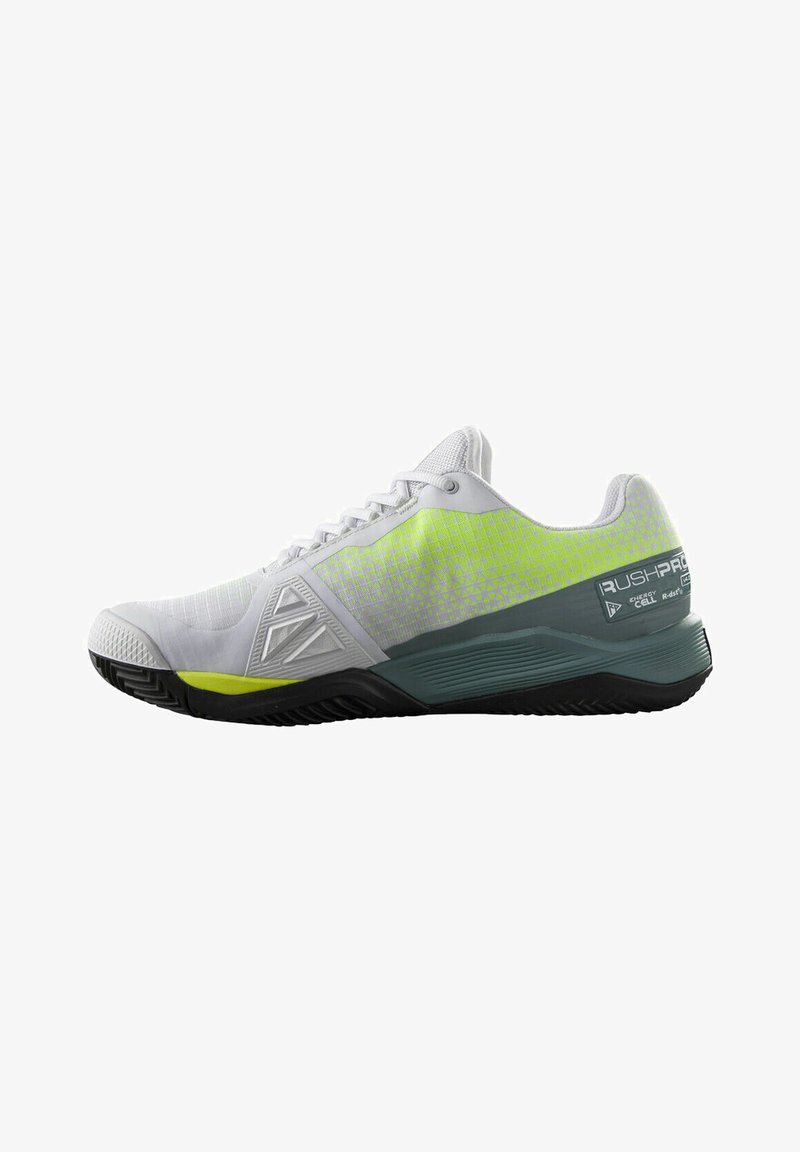 Scarpa sportiva bianca con parte superiore testurizzata, dettagli verde neon e una suola intermedia grigia. Presenta una punta rinforzata e una suola a motivi.