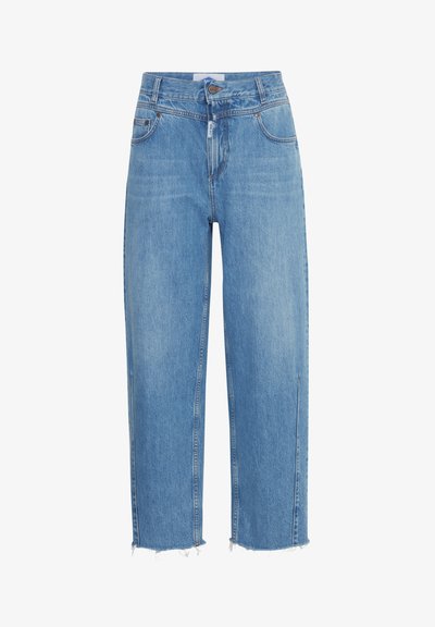 Svijetloplave široke traperice izrađene od denima, s patentnim zatvaračem, prednjim džepovima i sirovim rubovima s istrošenim ivicama.