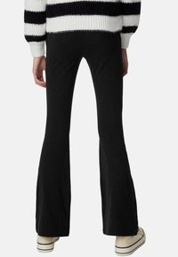 Marks & Spencer 2PK KICK FLARE - Kalhoty - black