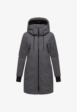 Szürke párnázott kabát magas gallérral és állítható kapucnival, cipzáras elülső és oldalzsebekkel, valamint fekete mandzsettás díszítéssel.