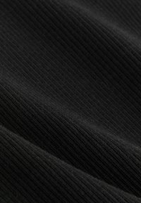 Non sélectionné, black