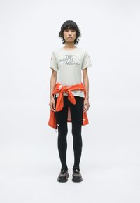 The North Face Summit Series HIGH TRAIL GRAPHIC - T-shirt de sport - calacatta