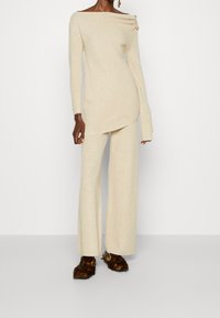 Cult Gaia Stickad tröja - beige