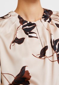 comma Blouse - light pink