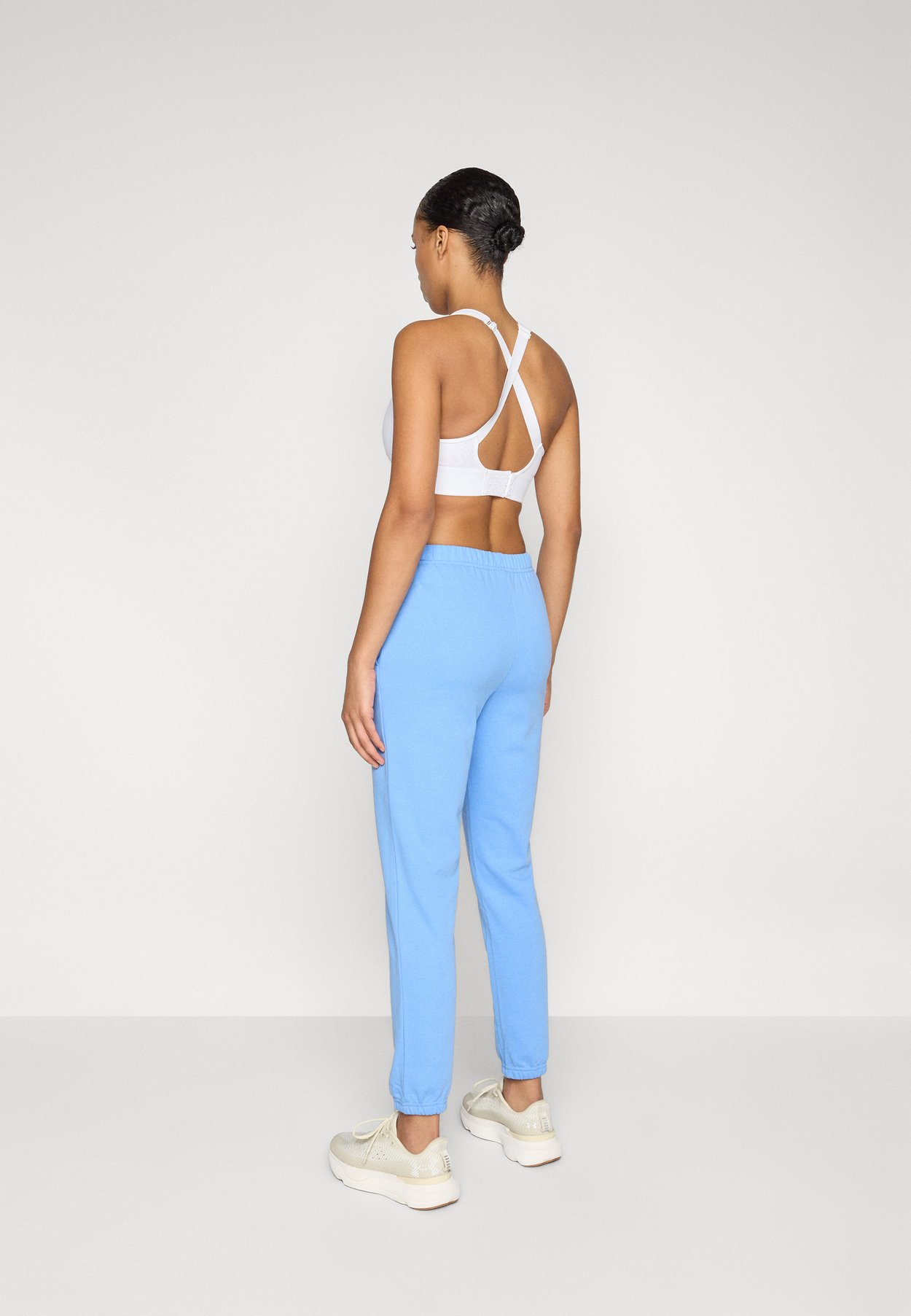 LIGHTWEIGHT SLIM FIT