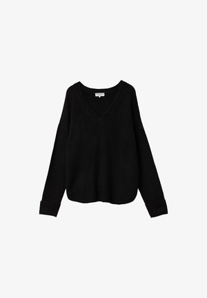 Czarny sweter z dekoltem w serek o luźnym kroju, z długimi rękawami i ściągaczami przy mankietach. Wykonany z miękkiego, teksturowanego materiału, z minimalistycznym wzornictwem.