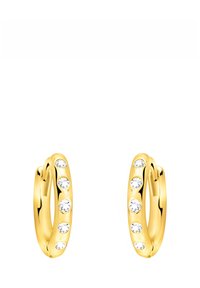Orecchini a cerchio color oro con cristalli trasparenti circolari incastonati su un lato e un design liscio e arrotondato.
