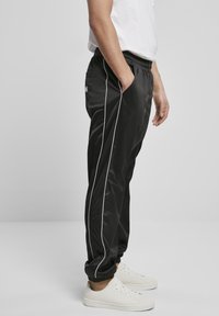 Southpole Jogginghose - black