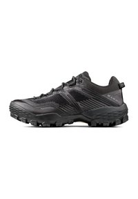 Schwarzer Outdoor-Laufschuh mit strukturiertem Obermaterial, Schnürsystem und robustem Gummiaußensole. Entworfen für Grip und Stabilität.
