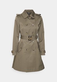 Oliwkowy płaszcz trench z paskiem w talii, podwójnym zapięciem i złotymi guzikami. Posiada szpiczasty kołnierz oraz boczne kieszenie.