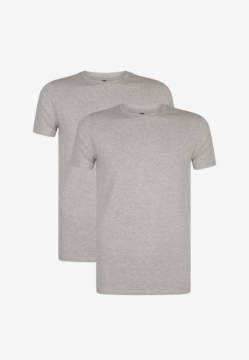 Deux t-shirts à manches courtes en gris clair. Présentent un col rond classique, un tissu doux en coton et un ourlet droit sans motifs.