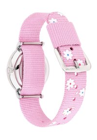 Armbanduhr mit einem runden silbernen Gehäuse und einem pinken Stoffarmband, das weiße und blaue Blumenmuster aufweist. Verstellbarer Metallschnallenverschluss.
