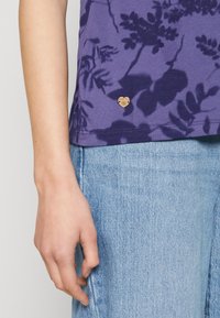 T-shirt Diona print noir de Ragwear main image 1