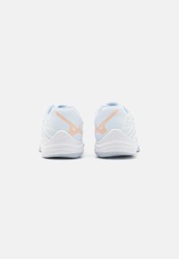 Mizuno THUNDER BLADE Z - Obuća za odbojku - white/halogenblue/peachparfait