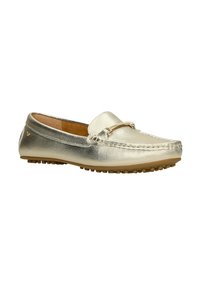 Mocassino in pelle d'oro metallizzato con punta arrotondata, cuciture decorative e una catena in tono oro decorativa lungo il davanti. Suola in gomma con presa.