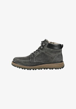 Stivali alla caviglia in suede grigio con dettagli in pelle nera, design con lacci, suola texturizzata e intersuola beige a contrasto.