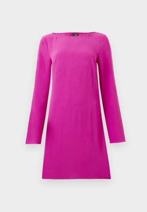 Robe à manches longues de couleur rose vif avec un décolleté carré et un tissu texturé. Présente une coupe décontractée qui tombe au-dessus du genou.