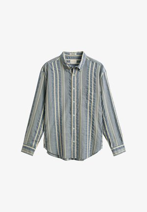 Chemise à manches longues à rayures verticales bleues et beiges, munie de boutons, avec col et poche poitrine, présentée sur un fond blanc.