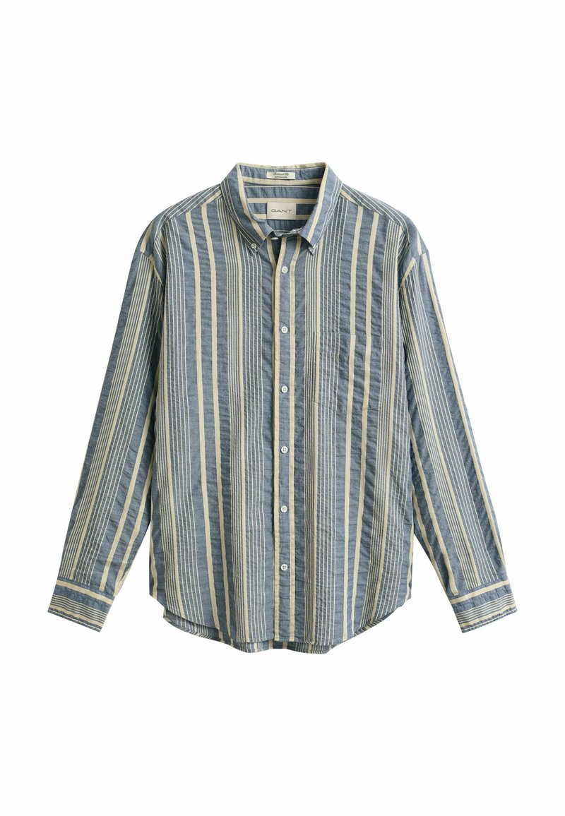 Blau-beige gestreiftes Hemd mit langen Ärmeln, Knopfleiste, Kragen und Brusttasche, auf weißem Hintergrund präsentiert.