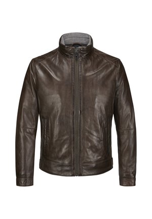 Braune Lederjacke mit hohem Kragen, Frontreißverschluss und Schulternähten. Verfügt über zwei Seitentaschen und eine glatte, matte Textur.