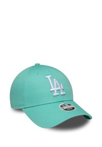 Türkiser Baseballcap mit einem weißen "LA" gestickten Logo, gebogenem Schirm und strukturiertem Kronenbereich. Verfügt über einen verstellbaren Stoffriemen.