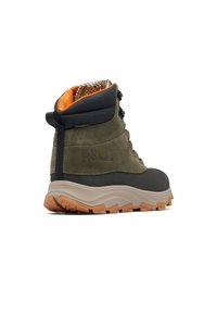 Strukturierter grüner Wildleder- und schwarzer Gummi-Wanderstiefel mit gepolstertem Schaft, kontrastierender orangefarbener Innenauskleidung und einer robusten, multi-direktionalen Außensohle.