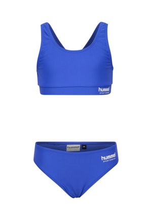 Niebieski sportowy komplet bikini wykonany z gładkiej tkaniny. Góra ma szeroką opaskę i sportowy krój; dół w dopasowanym kolorze i prosty fason z detalem logo.