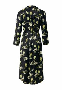 Blommig klänning i svart tyg med krage, långa ärmar och ett bälte. Dekorerad med gröna blad och vita blommor.