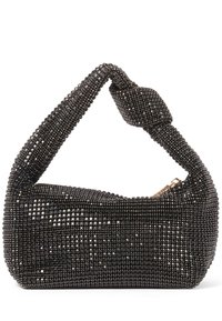 Sort perlehandtaske med et kort knyttet håndtag og en synlig guld lynlås på toppen.