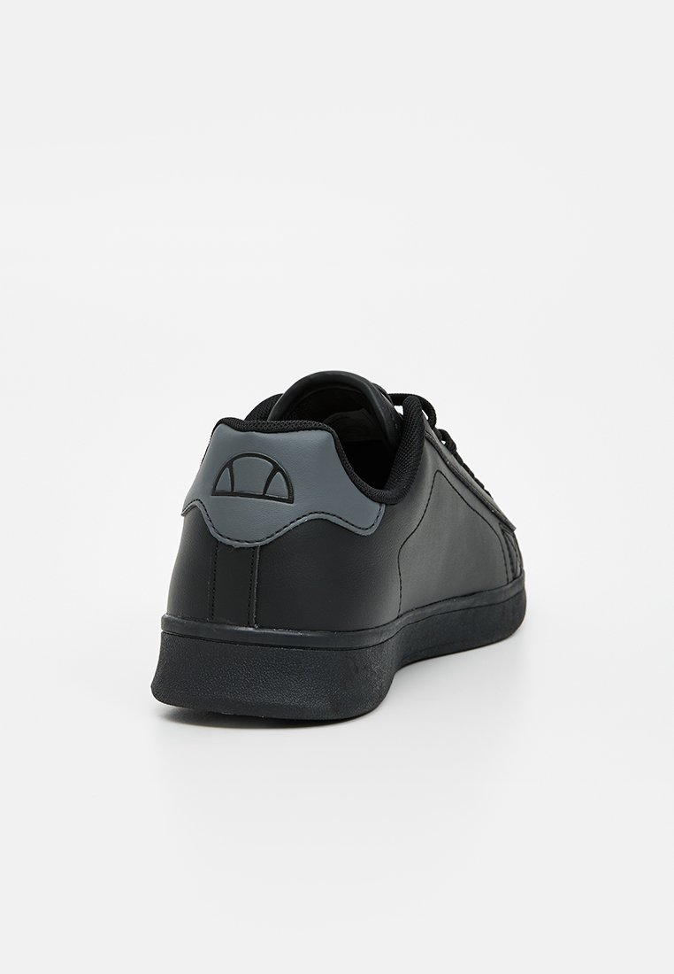 Sneaker low