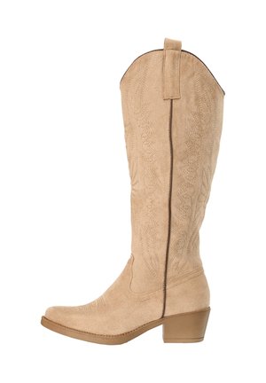 Bota vaquera hasta la rodilla de ante beige con patrones decorativos cosidos, lengüeta para tirar en la parte superior y tacón bajo apilado.