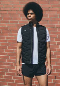 HOKA INSULATED RUN VEST - Vestă - black