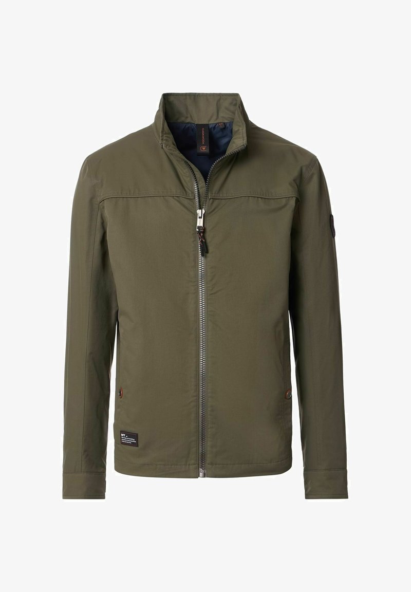 Olivgrüne Jacke aus leichtem Stoff, mit hohem Kragen, Frontreißverschluss und zwei seitlichen Taschen. Einfaches Design mit minimalem Zubehör.