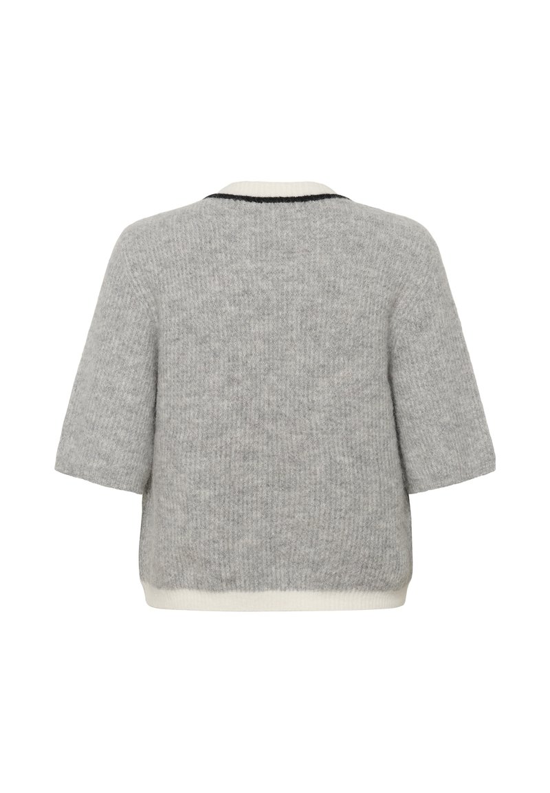 Pull gris en tricot à manches courtes, avec un motif texturé. L'ourlet inférieur et l'encolure sont en blanc et noir contrastants.
