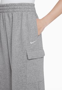 Nike Sportswear SPORTSWEAR - Armijas stila bikses - grey heather