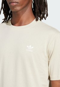 adidas Originals ESSENTIAL TEE - Jednoduché tričko - putty grey
