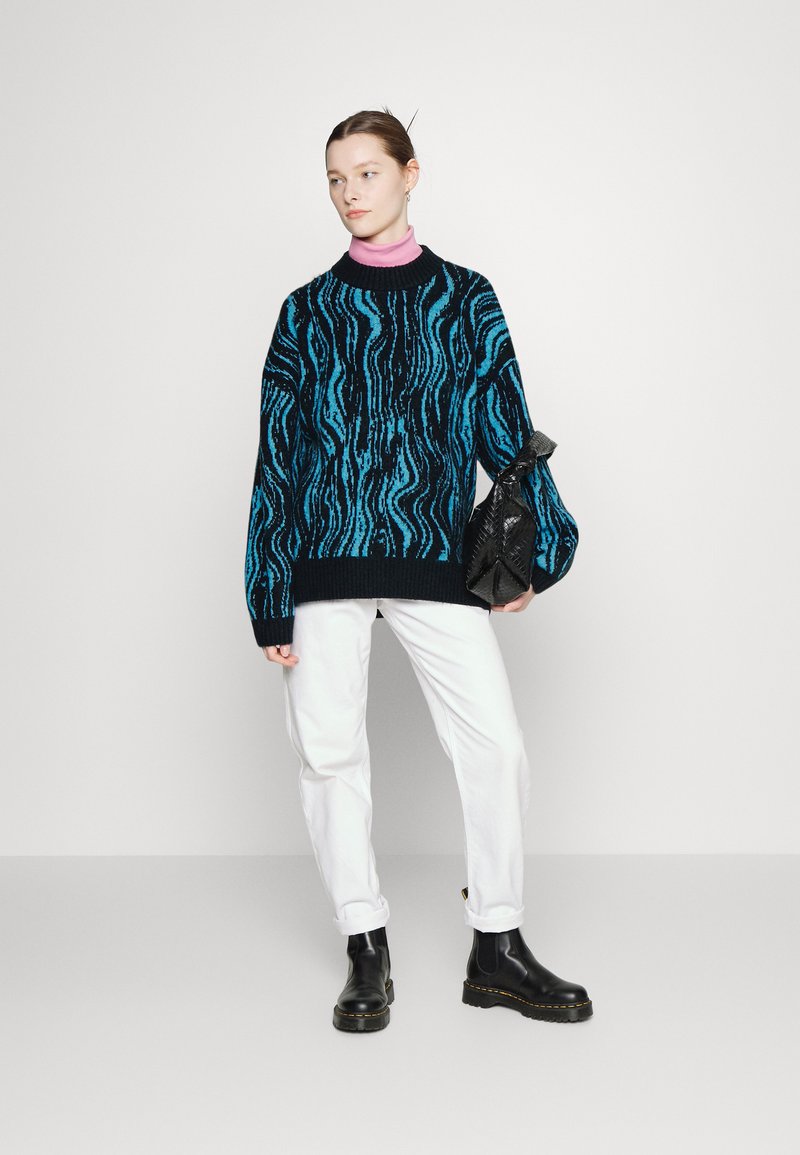 Damen Strickjacken | Monki Strickpullover partywood blue/blau - VT90452 Damen Strickjacken | Monki Strickpullover partywood blue/blau - VT90452