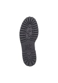 Czarna gumowa podeszwa buta z głębokimi rowkami i wzorem krzyży, z wytłoczonymi literami "pg" w pobliżu pięty.