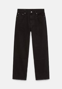 Jean noir à jambes droites avec fermeture par bouton et zip à l'avant, passants de ceinture et design à cinq poches sur fond blanc.