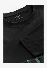 Wybrany, black grey check