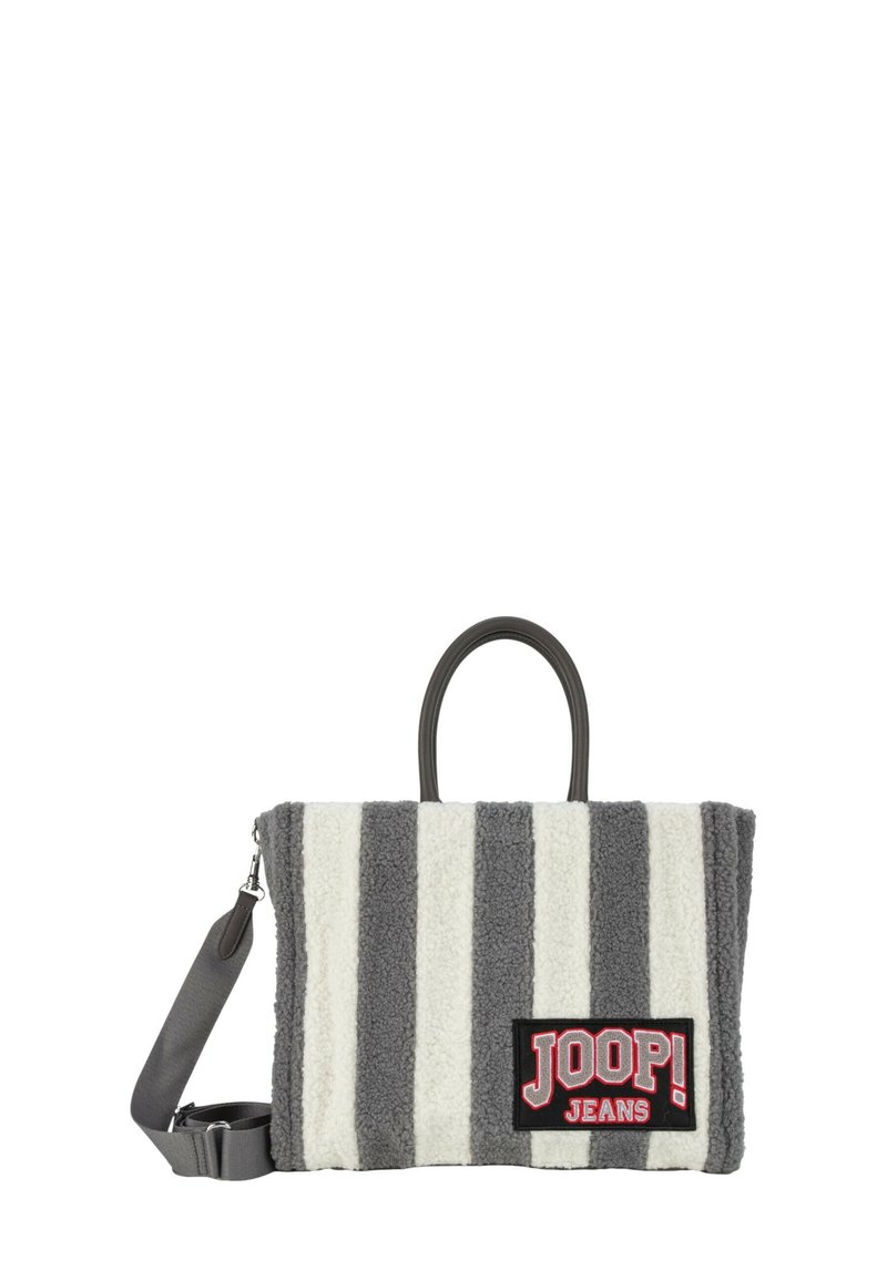 Sac texturé avec des rayures grises et blanches, fabriqué à partir de matériaux en peluche. Comprend une étiquette noire avec "JOOP! JEANS" en lettres rouges et une bandoulière.