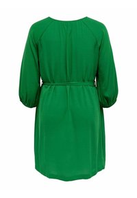 Groene jurk tot de knie met driekwart pofmouwen en een dunne tailleband, gezien vanuit de achterkant.