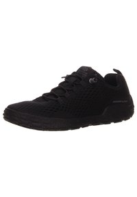 Schwarze Sportschuhe mit einem Mesh-Obermaterial mit hexagonalen Mustern, leichtem Aufbau und einer strukturierten Gummisohle für guten Halt.