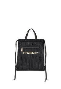 Mochila de malla negra con un bolsillo frontal con cremallera. Presenta un logo dorado, correas ajustables y un diseño cuadrado. Fabricada con un material ligero y transpirable.