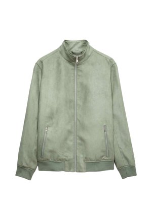 Blouson aviateur en daim vert clair avec fermeture éclair à l'avant, deux poches zippées, poignets côtelés et col montant sur fond blanc uni.