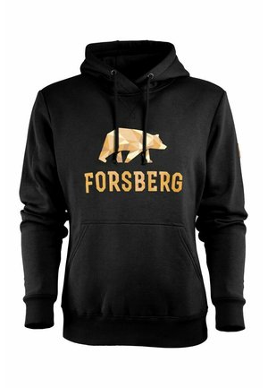 Schwarzer Kapuzenpullover mit Kordelzug, mit einem geometrischen Bärenmotiv in Beige und Orange; "FORSBERG" in fetten, goldenen Buchstaben aufgedruckt.