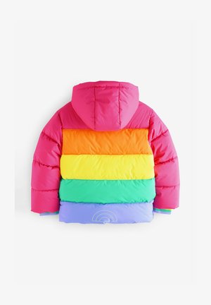 Cappotto imbottito con un design arcobaleno caratterizzato da strisce orizzontali rosa, arancione, giallo, verde e viola. Include un cappuccio e polsini a coste.
