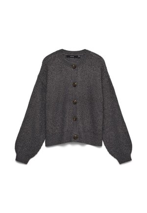 Casaco cinzento de malha com gola redonda, sete botões grandes e escuros na parte da frente e mangas largas. Padrão texturizado por toda a peça.