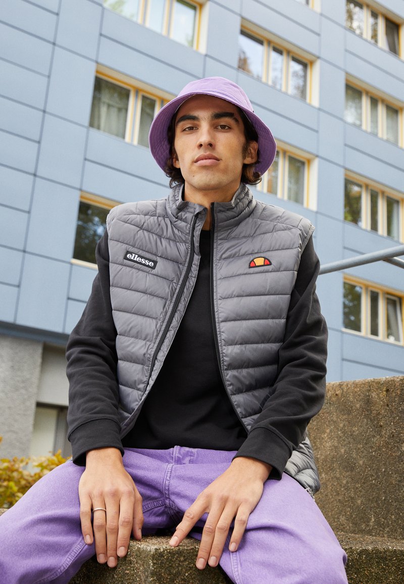 Ellesse BARDY GILET - Colete - dark grey